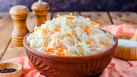 Квашеная капуста: польза и вред для организма